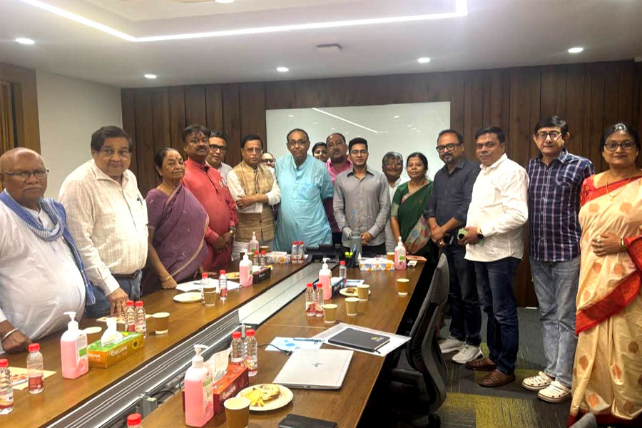 লক্ষ্য জনসংযোগ বাড়ানো, ভোটের আগে শ্রীরামপুরের নেতৃত্বের সঙ্গে বৈঠকে রদবদল নিয়ে কী বার্তা অভিষেকের?
