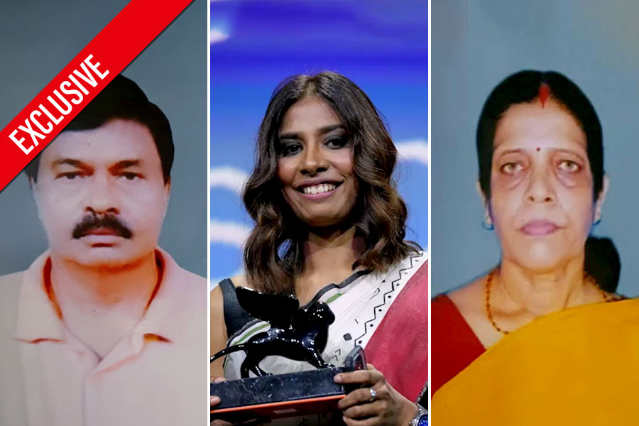 EXCLUSIVE: মেয়ে ফিরলে মাংস রেঁধে খাওয়াতে চান, অনুপর্ণার ভেনিস জয় নিয়ে উচ্ছ্বসিত মা!