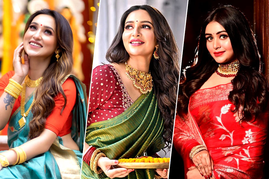 অষ্টমীর লুক হোক নজরকাড়া, সেজে উঠুন টলিপাড়ার এই নায়িকাদের স্টাইলে