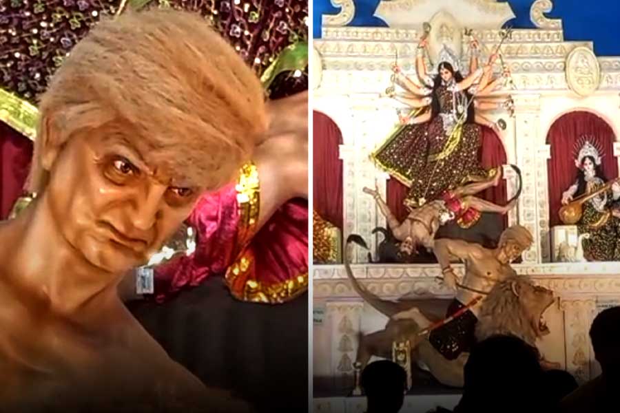 শুল্ক চাপিয়ে ভারতীয় অর্থনীতিকে দুর্বল করার চেষ্টা! বহরমপুরের এই পুজোয় এবার ‘অসুর’ ট্রাম্প