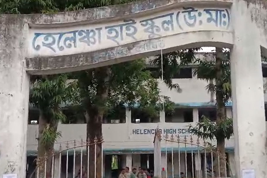 ছাত্রীকে কুপ্রস্তাবের অভিযোগ, সহকারী প্রধান শিক্ষকের মাথা ফাটল পড়ুয়া বিক্ষোভে! চাঞ্চল্য বাগদায়