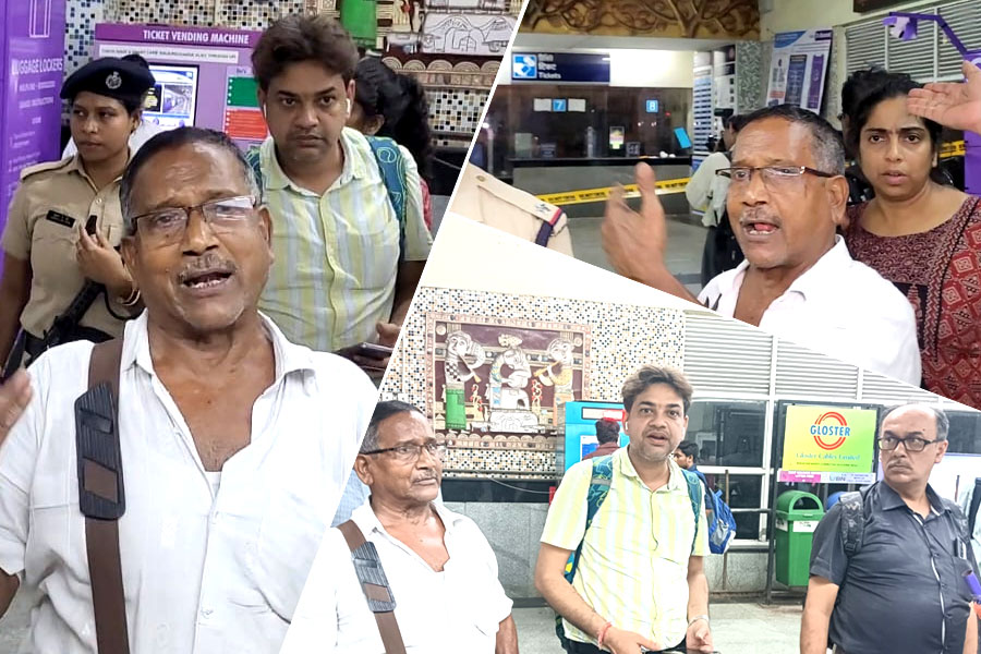 মোবাইলে মগ্ন নিরাপত্তারক্ষীরা! দক্ষিণেশ্বর মেট্রো স্টেশনে ‘খুনে’ ক্ষুব্ধ নিত্যযাত্রীরা