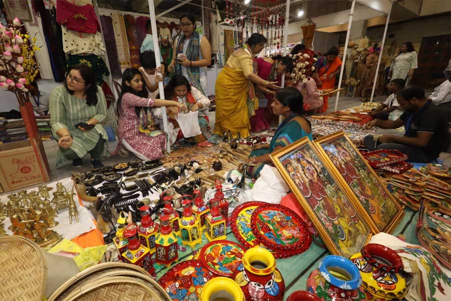 Durga Puja 2025: Bengal made handicrafts to be presented to guests of puja committees
