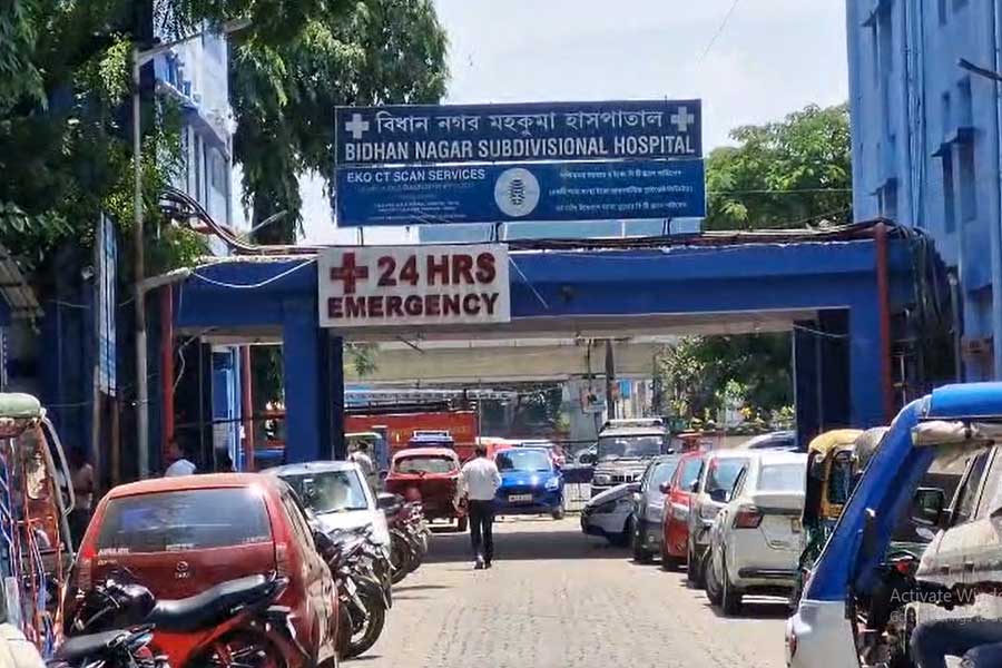 বিধাননগর মহকুমা হাসপাতালে আগুন আতঙ্ক, আউটডোরে হুড়োহুড়ি, ঘটনাস্থলে দমকল
