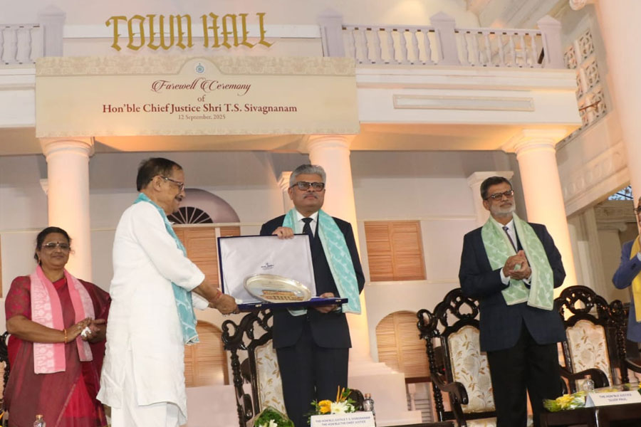 মমতার প্রশংসায় পঞ্চমুখ হাই কোর্টের বিদায়ী প্রধান বিচারপতি
