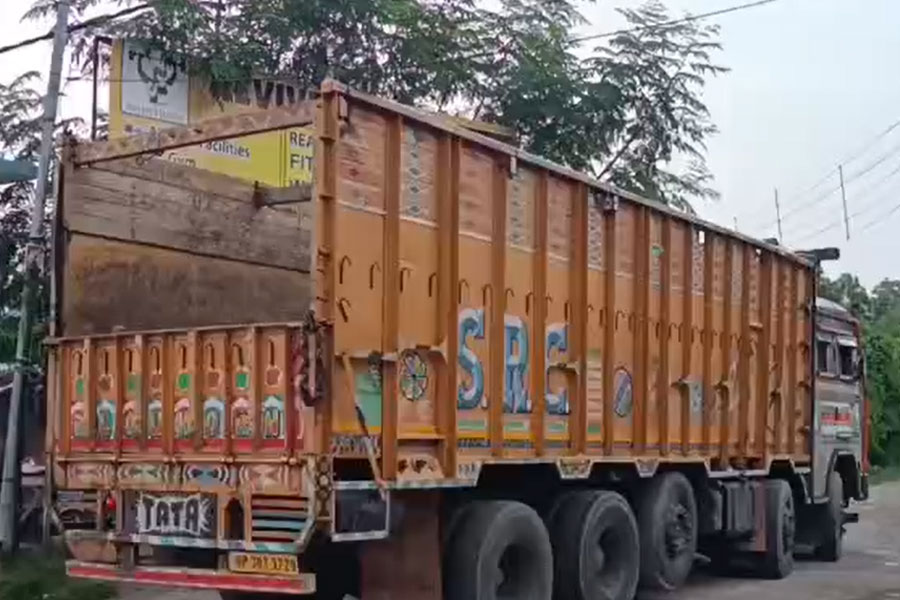 ১৪০ বস্তা রেশনের চাল ভিনরাজ্যে পাচারের চেষ্টা! কল্যাণীতে গ্রেপ্তার ২