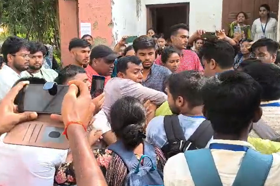 Protest at Gauravanga University in Maldah over demand for reduction in admission fees, students block National Highway