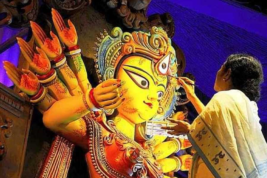 উৎসবের উপহার, এবার পুজোয় প্রকাশ পাবে মুখ্যমন্ত্রীর লেখা ১৭টি গান!