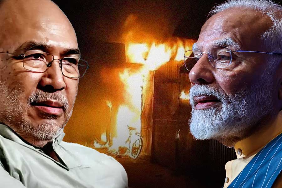 রাষ্ট্রপতি শাসন পেরিয়ে নয়া সরকার! মোদি সফরের আগে উচ্চপর্যায়ের বৈঠক মণিপুরে