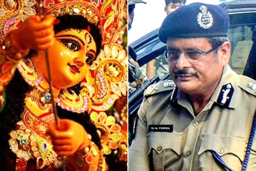 দেবীপক্ষে মাকে স্মরণ! ভাঙড়ে পুজো উদ্বোধনে গিয়ে আবেগপ্রবণ পুলিশ কমিশনার