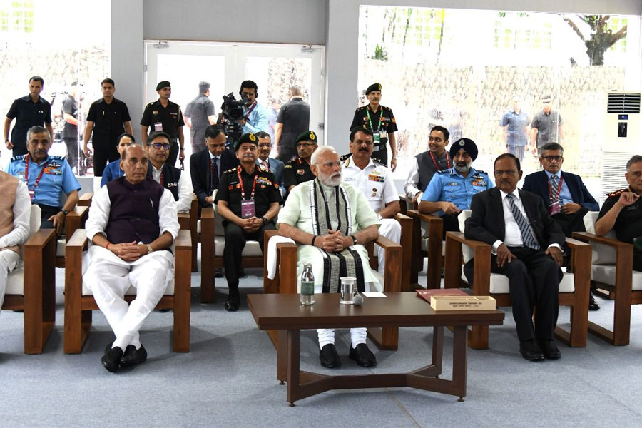ফোর্ট উইলিয়ামে আড়াই ঘণ্টা বক্তব্য-বৈঠক, সেনার সঙ্গে আলোচনা সেরেই বিহারের পথে মোদি