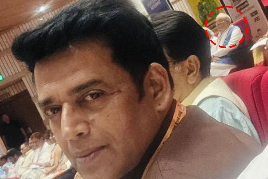 VVIP সুবিধা ছেড়ে পিছনের সারিতে! দলীয় কর্মশালায় ‘সাধারণ সাংসদ’ হিসাবে ধরা দিলেন মোদি