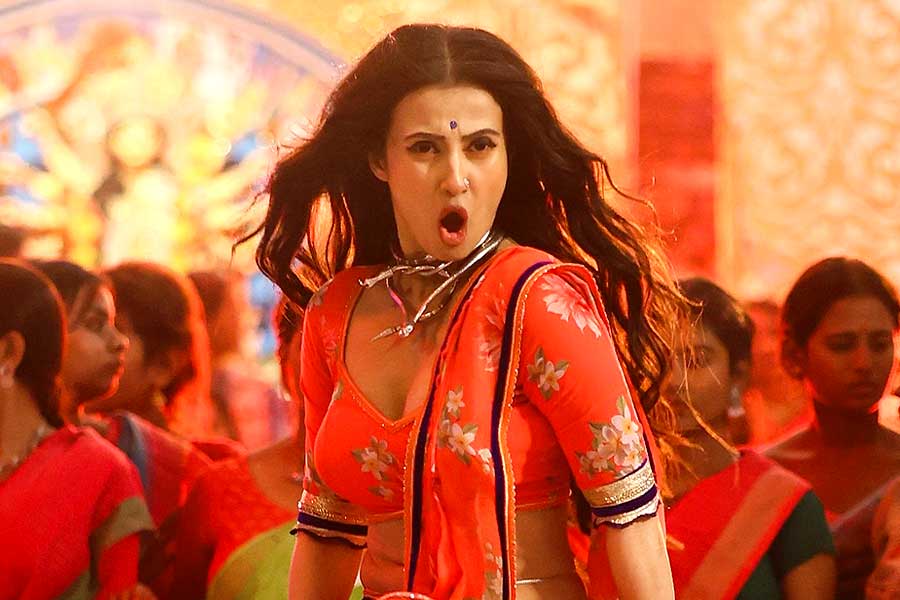 ‘কল্কি’ রূপে অসুর বধ মনামীর, ‘কঠিন প্রতিশোধে’র গল্প বুনলেন পুজোর মিউজিক ভিডিওয়