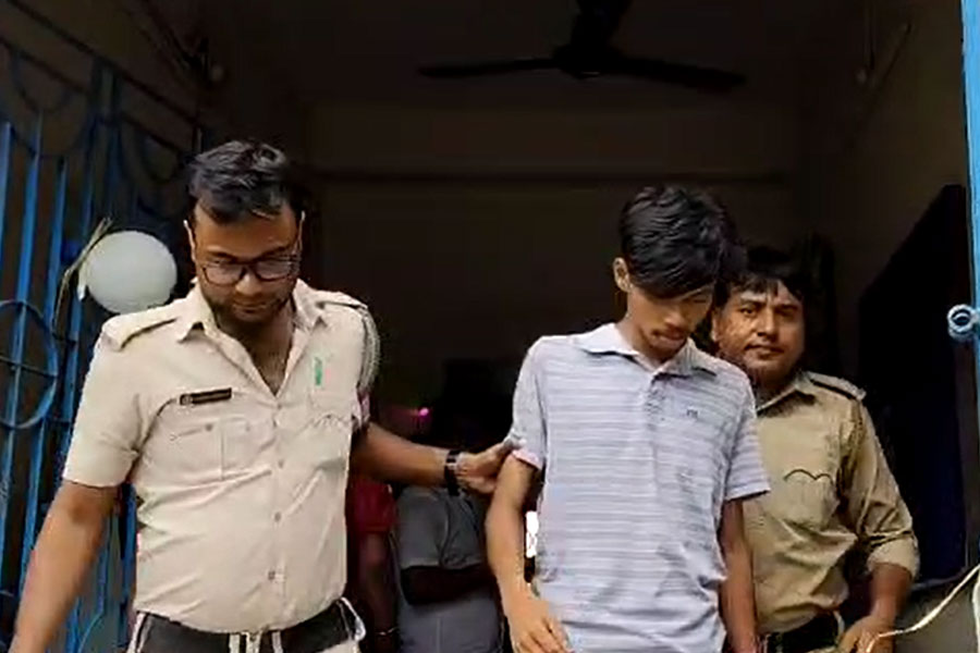কৃষ্ণনগরের পর তাহেরপুর, প্রেমের প্রস্তাব না মানায় রাস্তাতেই ছাত্রীকে কুপিয়ে খুন!
