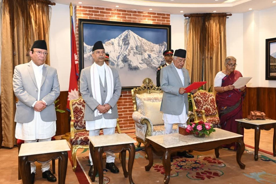 অন্তর্বর্তী প্রধানমন্ত্রী পদে শপথ গ্রহণ, অগ্নিগর্ভ নেপালের হাল ধরলেন সুশীলা