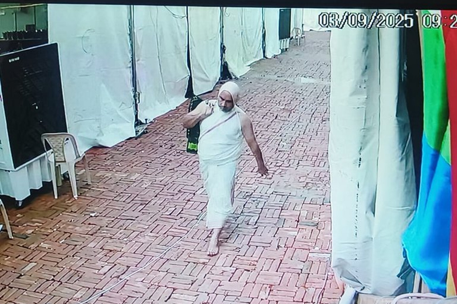 ধর্মীয় অনুষ্ঠানের সুযোগ নিয়ে চুরি খাস লালকেল্লায়! খোয়া গেল দেড় কোটির সোনার সামগ্রী