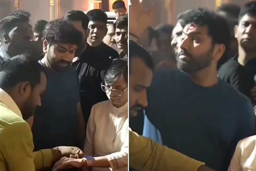 গণেশ মন্দিরে রোহিতকে দেখা মাত্রই ‘মুম্বই চা রাজা’ স্লোগান, অনুরাগীদের কেন থামালেন হিটম্যান?