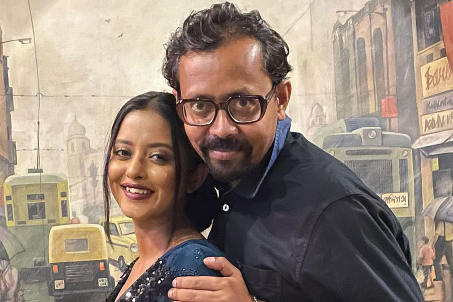 দু’বছর পর ছোটপর্দায় ফিরছেন স্ত্রী শ্রুতি, খোলা চিঠিতে আবেগঘন স্বর্ণেন্দু