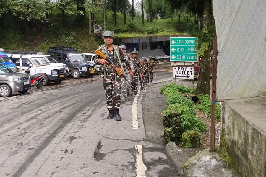 Nepal is burning, Indian trucks stopped at Siliguri border, warning issued at Panitanki