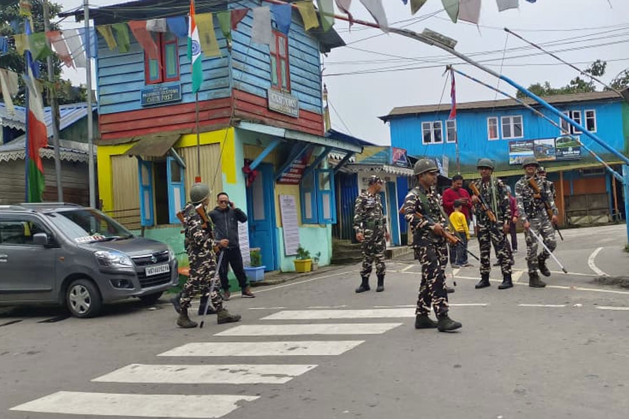 জ্বলছে নেপাল, সীমান্তে থমকে ভারতীয় ট্রাক, পানিট্যাঙ্কিতে জারি সতর্কবার্তা