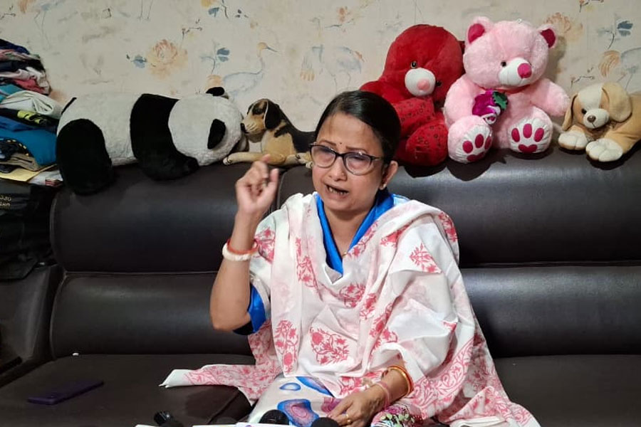 গণেশপুজোর শোভাযাত্রায় মদ্যপ অবস্থায় অশালীন আচরণ! মেয়র পারিষদের পদ খোয়ালেন তৃণমূল নেত্রী