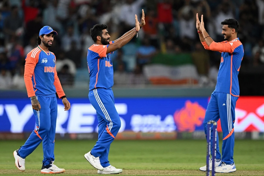 মরুশহরে ভারতীয় বোলারদের দাপট, ঘরের মাঠে মাত্র ৫৭-তেই শেষ আমিরশাহী