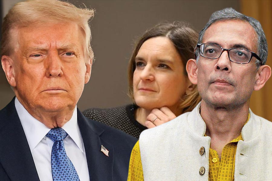 উচ্চশিক্ষা-গবেষণায় কাটছাঁট, ট্রাম্পের সিদ্ধান্তে সস্ত্রীক আমেরিকা ছাড়ছেন নোবেলজয়ী অভিজিৎ