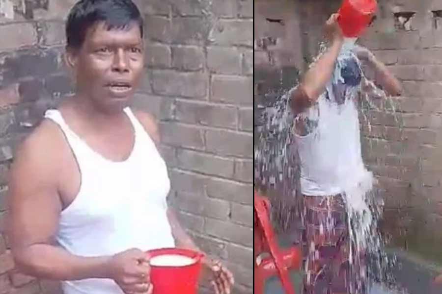 ৩ সন্তান ছেড়ে প্রেমিকের হাত ধরে ঘরছাড়া স্ত্রী, ‘শুদ্ধ হতে’ দুধস্নান স্বামীর!
