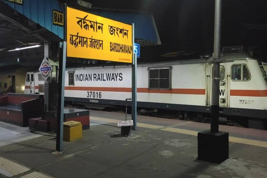 ভর সন্ধ্যায় বর্ধমান স্টেশনে দুর্ঘটনা, হুড়োহুড়িতে পদপিষ্ট অন্তত ৭