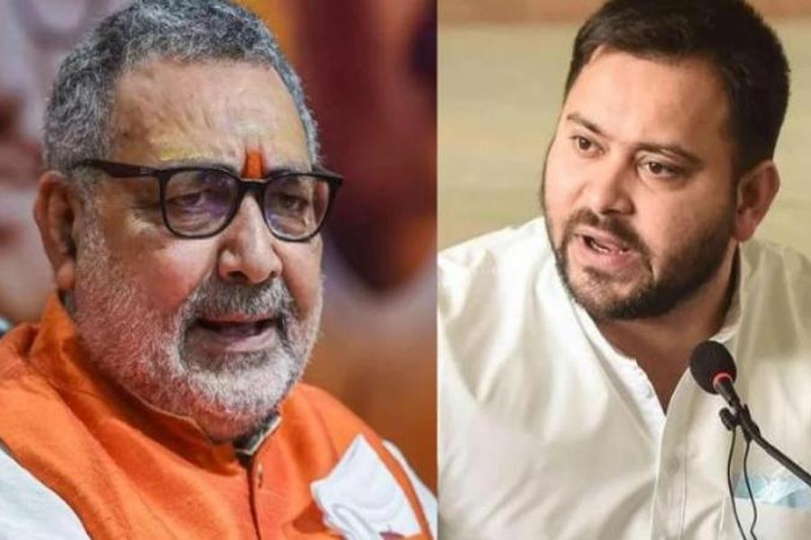‘এনডিএ-র তো কোনও মুখ্যমন্ত্রীর মুখই নেই!’ তেজস্বীর কটাক্ষে পালটা ‘ঠগবন্ধন’-খোঁচা বিজেপির