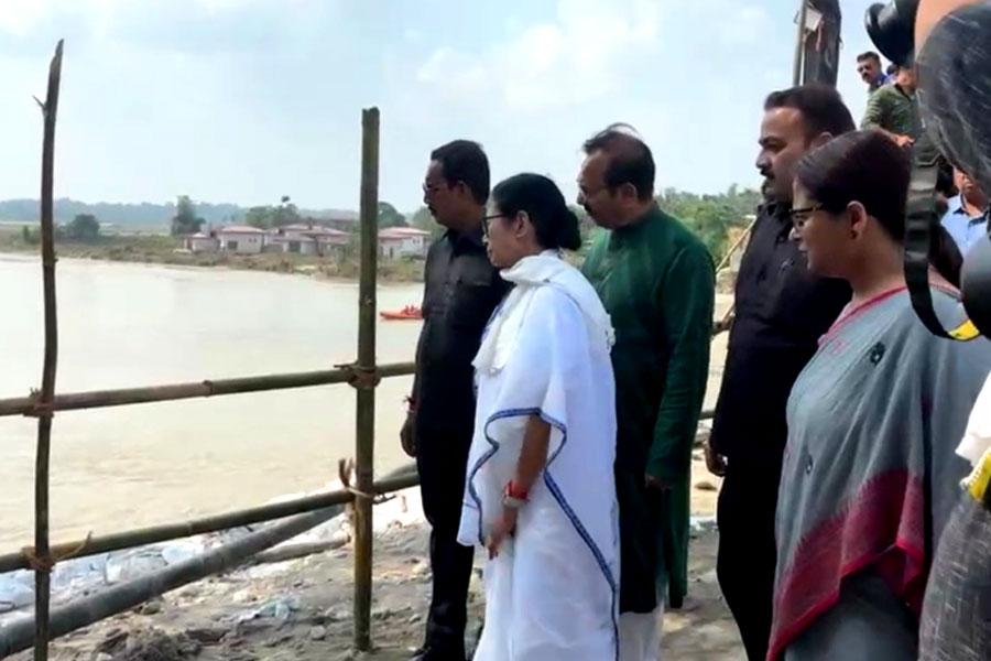 নাগরাকাটায় দুর্যোগে মৃতদের পরিবারকে নিয়োগপত্র, নষ্ট নথি তৈরির আশ্বাস মমতার
