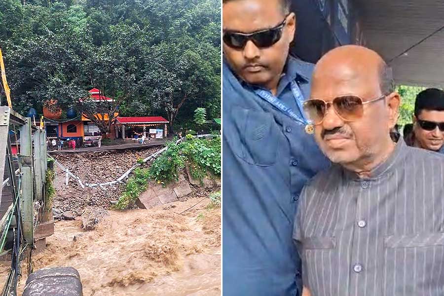 দার্জিলিংয়ের ধসবিধ্বস্ত এলাকা ঘুরলেন রাজ্যপাল, কেন্দ্র-রাজ্য একযোগে কাজের বার্তা