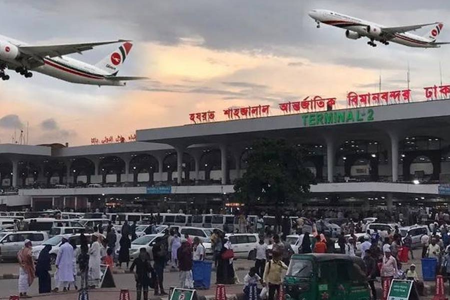 ৭ ঘণ্টা পর ঢাকার বিমানবন্দরে চালু পরিষেবা, অগ্নিকাণ্ডের তদন্তে গঠিত কমিটি