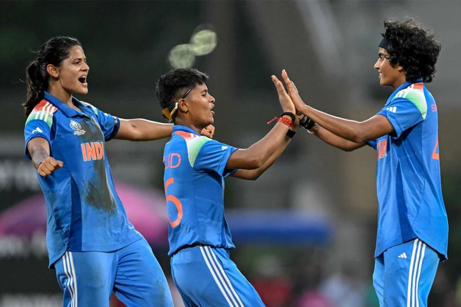 ভারতের বোলিংকে দুরমুশ করে লিচফিল্ডের ঝোড়ো সেঞ্চুরি, বড় লক্ষ্যের সামনে স্মৃতিরা