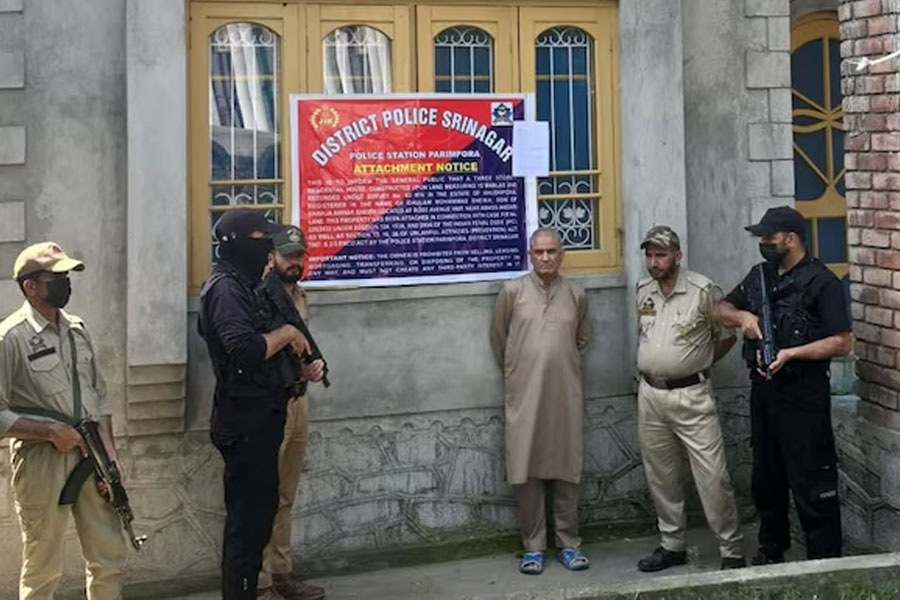 এবার ভাতে মারার কৌশল! জঙ্গির পরিবারের ২ কোটি টাকার সম্পত্তি বাজেয়াপ্ত কাশ্মীরে
