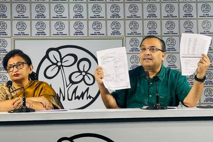 SIR শুরুর আগেই ভোটার তালিকা থেকে মুছে দেওয়া হচ্ছে নাম! ‘কারচুপির প্রমাণ’ দিল তৃণমূল