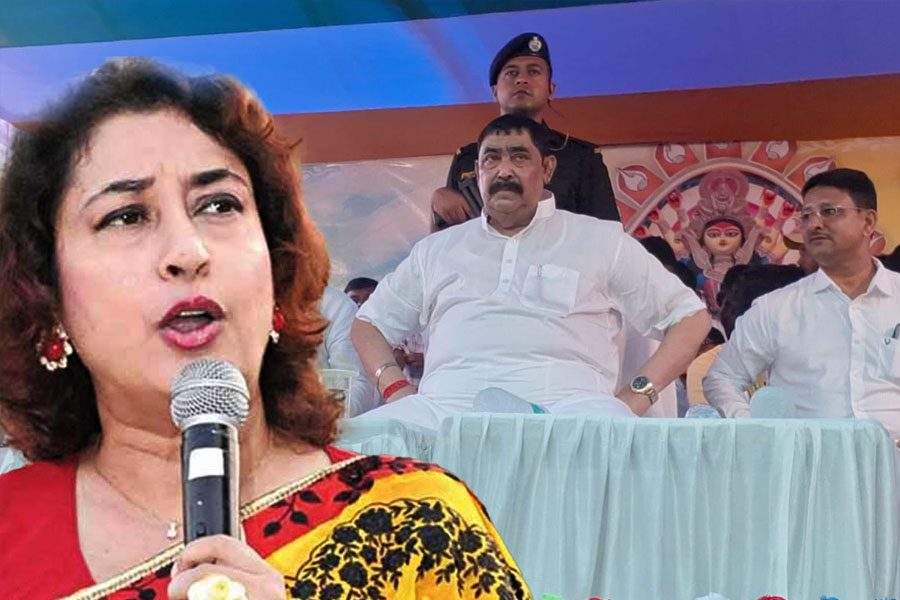 বিজয়া সম্মিলনীতে প্রকট কেষ্ট-কাজল দ্বন্দ্ব! মেটানোর চেষ্টা ‘বিরক্ত’ শতাব্দীর