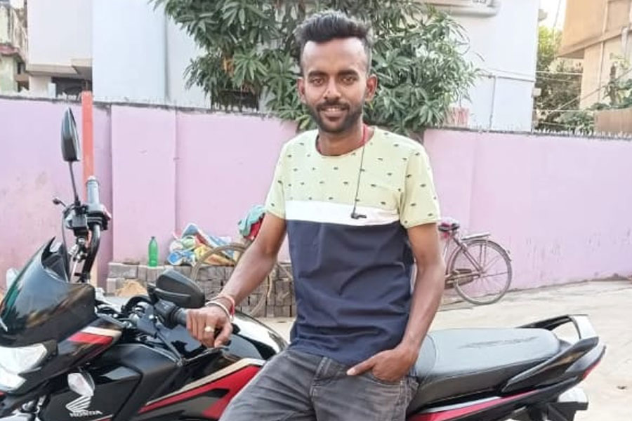 বিবাহিত প্রেমিকার চাপে ভাইফোঁটার সকালে ‘আত্মঘাতী’ ভাই! বধূর শাস্তি চেয়ে থানায় ছুটলেন দিদি