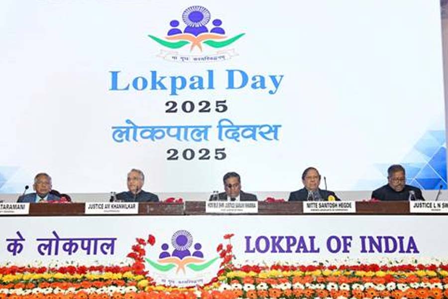 দুর্নীতিদমনে তৈরি হয়েছিল লোকপাল! তাদেরই এবার আবদার বিলাসবহুল BMW গাড়ির