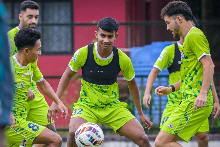 বৃষ্টির মধ্যেই ডার্বির প্রস্তুতি মোহনবাগানের, ডেম্পো ম্যাচের ব্যর্থতায় নিজেকেও দায়ী করছেন মোলিনা