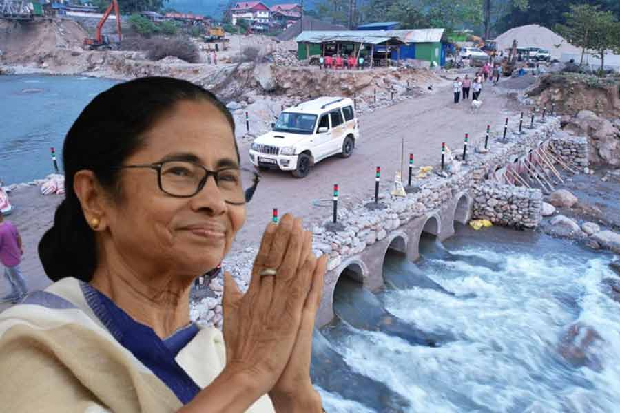 মাত্র ১৬ দিনে দুধিয়ায় তৈরি বিকল্প সেতু, পূর্তদপ্তরের প্রশংসায় মুখ্যমন্ত্রী