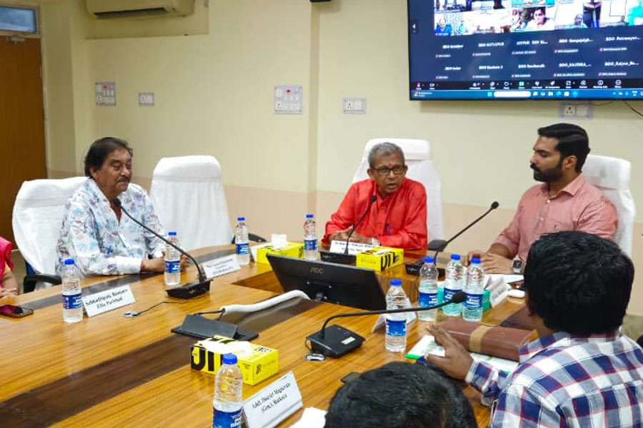 গাফিলতি বরদাস্ত নয়! সেচদপ্তরের আধিকারিকদের সঙ্গে বৈঠকে হুঁশিয়ারি ক্ষুব্ধ মানস ভুঁইয়ার