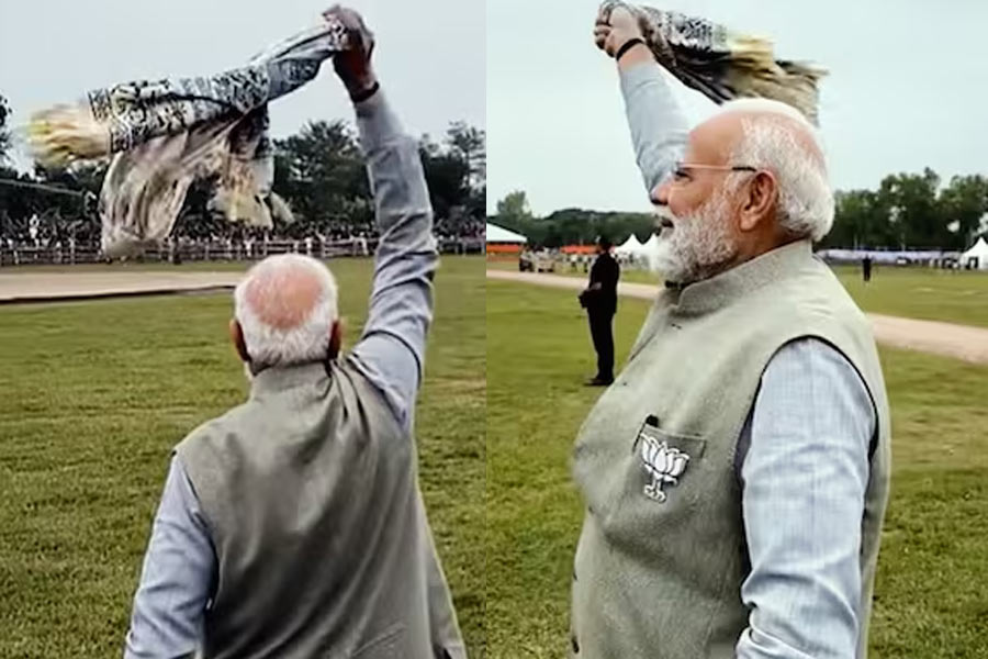 ভোটমুখী বিহারে মোদির গামছা-বার্তা! বিশেষ ভঙ্গিমায় কী বোঝালেন প্রধানমন্ত্রী