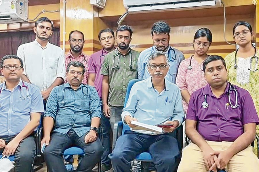 পাইপ ঢুকিয়ে ফুসফুস পরিষ্কার! বাংলায় এই প্রথম সরকারি হাসপাতালে সফল ‘হোল লাং ল‌্যাভেজ’