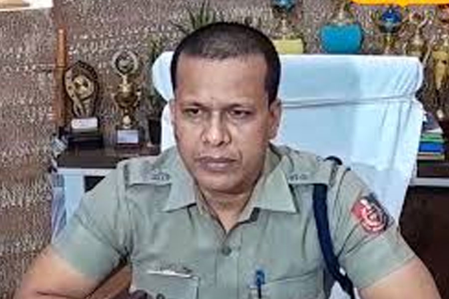 ‘মেয়েরা মদ খাচ্ছে, সমাজ উচ্ছন্নে যাচ্ছে’, শান্তিপুরে পুলিশের নীতিপুলিশি!