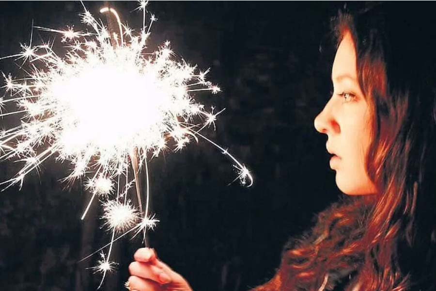 Kali Puja 2025: How to be careful not to damage your eyes while burning firecrackers