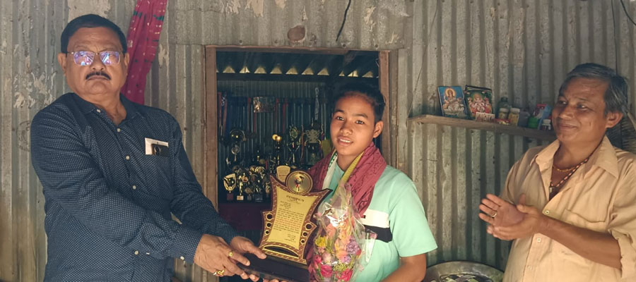Raigunj's Pritika Barman is felicitated for qualifying in U17 Asian Cup Football