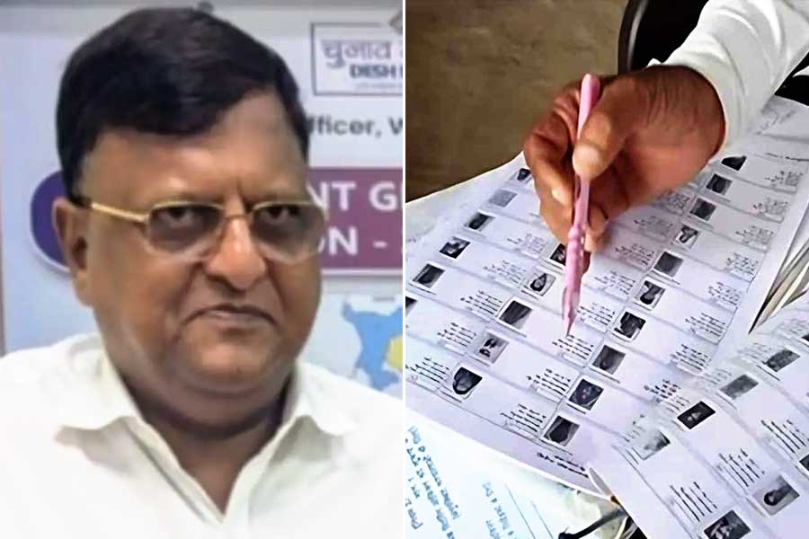 স্বদেশ হারানোর ভয়ে ‘আত্মহত্যা’, ‘বৈধ ভোটার বাদ যাবেন না’, বললেন রাজ্যের মুখ্য নির্বাচনী আধিকারিক