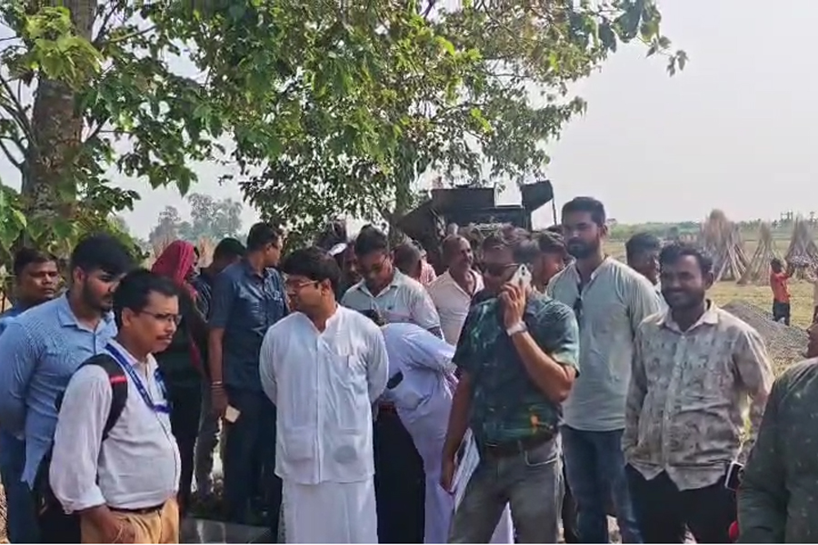 ‘দূষিত’ প্লাস্টিকেই কেল্লাফতে! প্রথম পরিবেশবান্ধব রাস্তা তৈরি হচ্ছে নদিয়ায়
