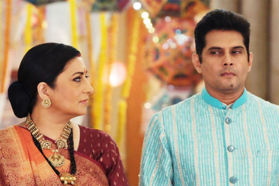 ‘রামের অপমান’, ‘টক্সিক’ মিহিরকে রঘুপতি রূপে দেখিয়ে বিতর্কে স্মৃতি ইরানির ‘কিঁউ কি…’